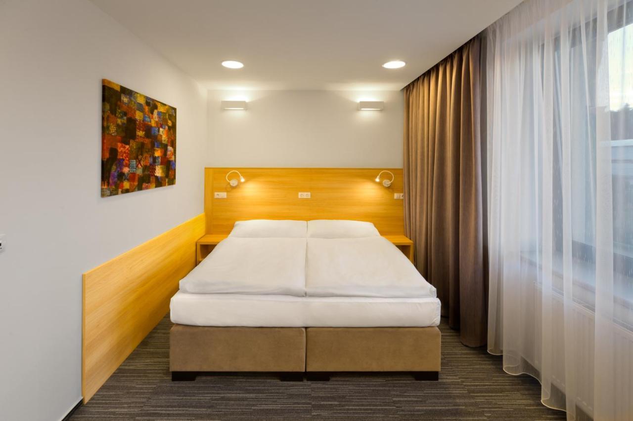 Ala Hotel 佩恩斯坦內姆河畔比斯特日采 外观 照片
